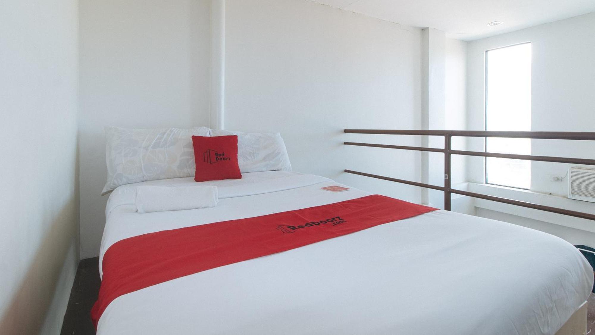 Reddoorz At Goldentown Hotel Davao City Exterior photo